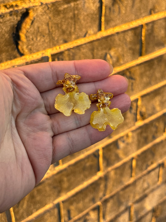 Dancing Lady Stud Earrings ✨💃🏼