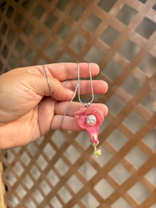 Snapdragon pendant & chain