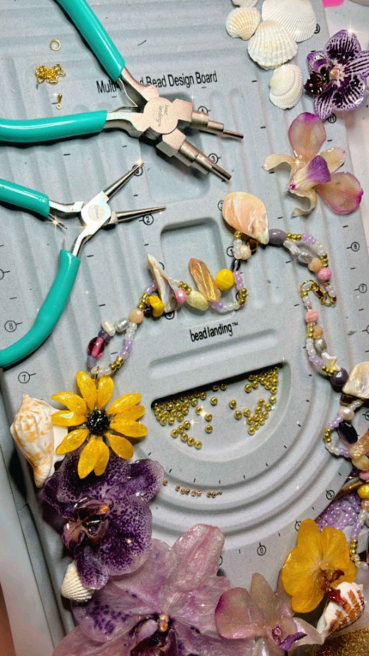 Maximalist collar 🌿🌸🐚