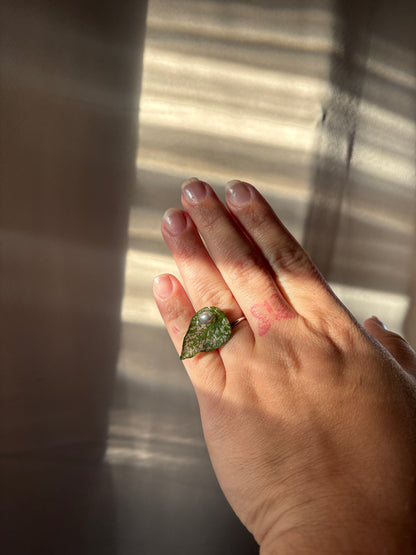 Polka Dot Leaf Ring ✨