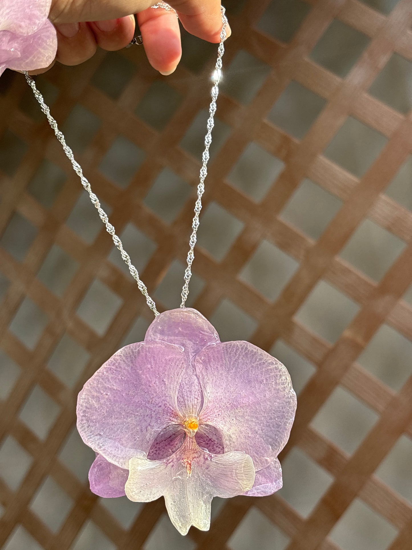 Collar de Orquídea Lila y blanca