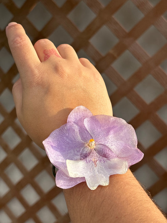 Brazalete de Orquídea Lila y blanca