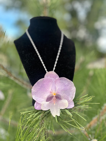 Collar de Orquídea Lila y blanca