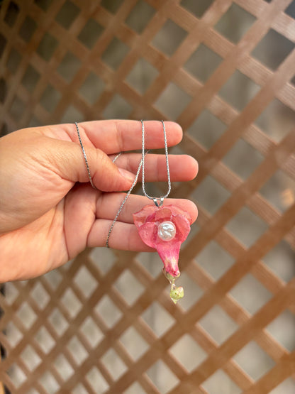 Snapdragon pendant & chain