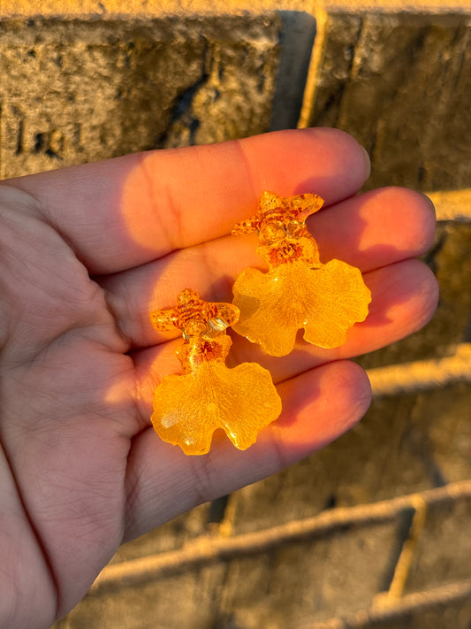Dancing Lady Stud Earrings ✨💃🏼