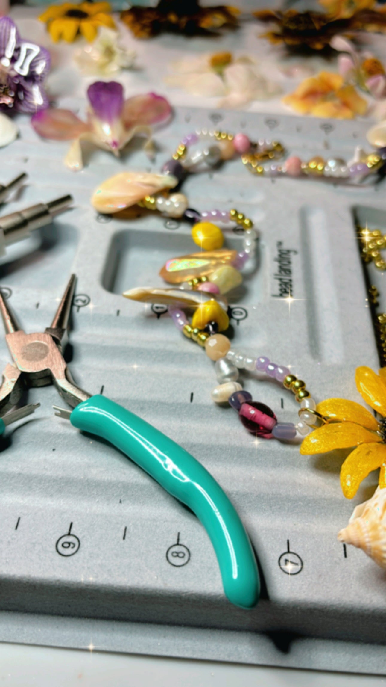 Maximalist collar 🌿🌸🐚