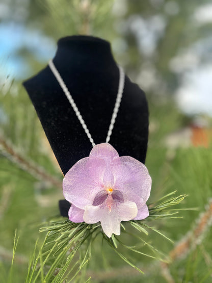 Collar de Orquídea Lila y blanca