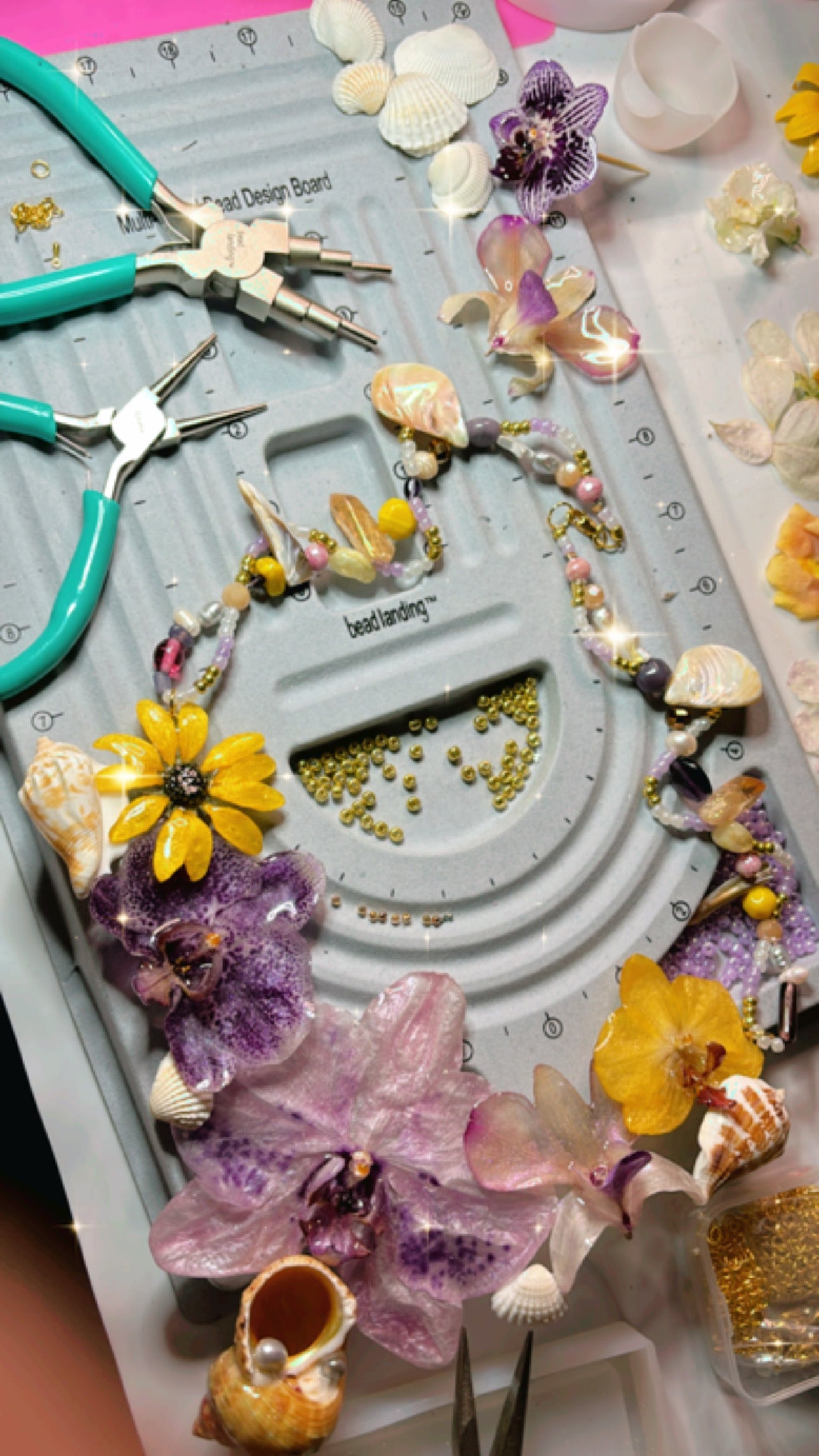 Maximalist collar 🌿🌸🐚