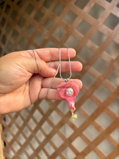 Snapdragon pendant & chain