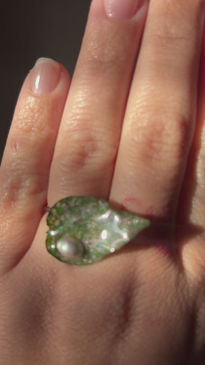 Polka Dot Leaf Ring ✨